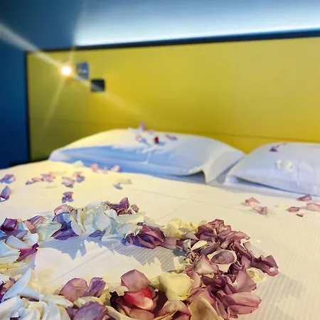 Vela Di Soleville Con E Senza Vista Con Ristorante & Pizzeria Hotel 3*
