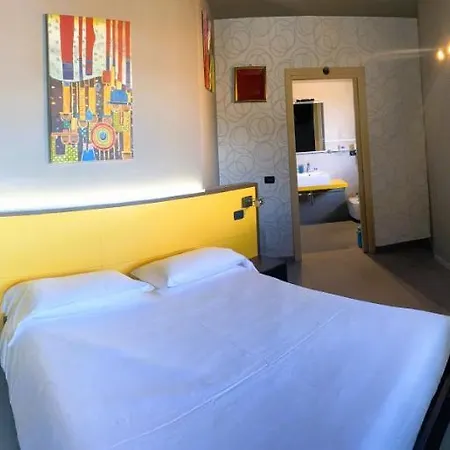 Hotel Vela Di Soleville Con E Senza Vista Con Ristorante & Pizzeria 3*