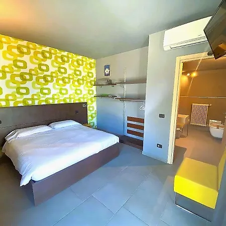 Hotel Vela Di Soleville Con E Senza Vista Con Ristorante & Pizzeria *