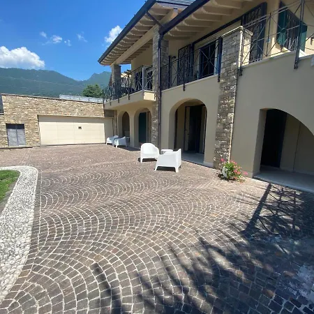 Vela Di Soleville Con E Senza Vista Con Ristorante & Pizzeria Sale Marasino