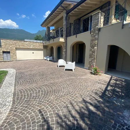 Vela Di Soleville Con E Senza Vista Con Ristorante & Pizzeria Sale Marasino
