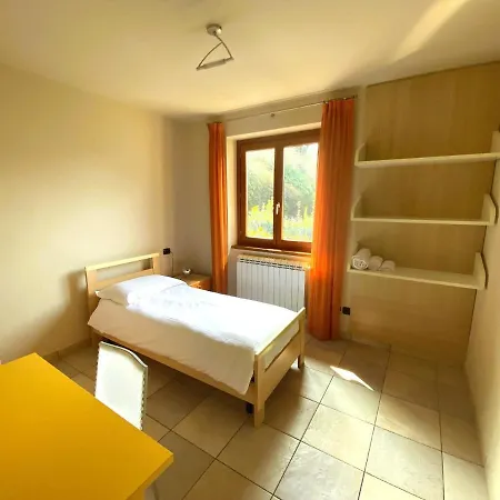 Vela Di Soleville Con E Senza Vista Con Ristorante & Pizzeria Sale Marasino